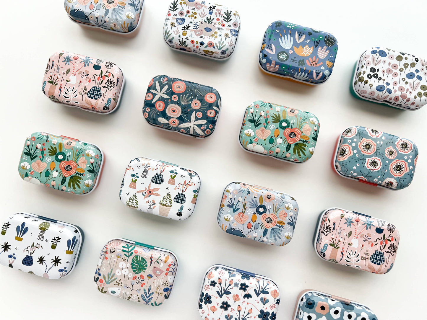 Magnetic Needle Tin – Floral Sewing Storage Box for Embroidery, Cross Stitch & Quilting