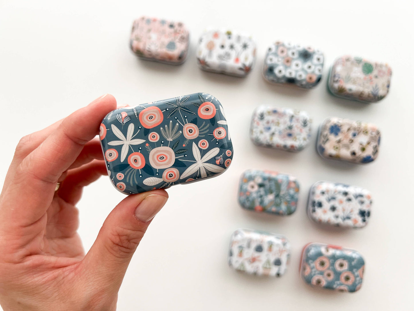 Magnetic Needle Tin – Floral Sewing Storage Box for Embroidery, Cross Stitch & Quilting