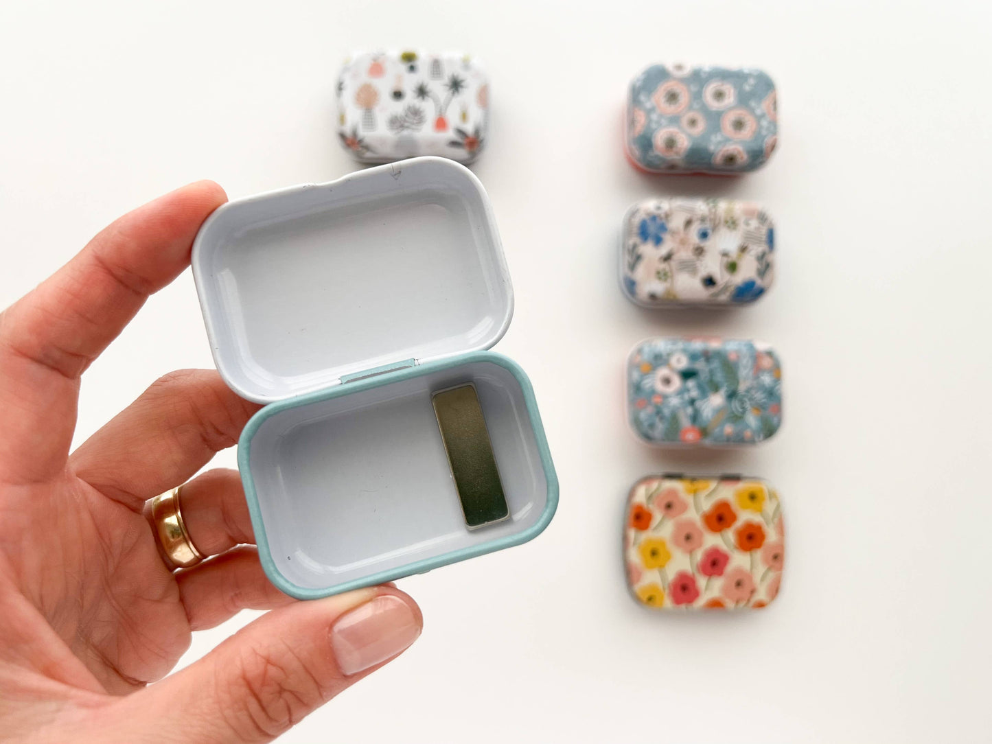 Magnetic Needle Tin – Floral Sewing Storage Box for Embroidery, Cross Stitch & Quilting