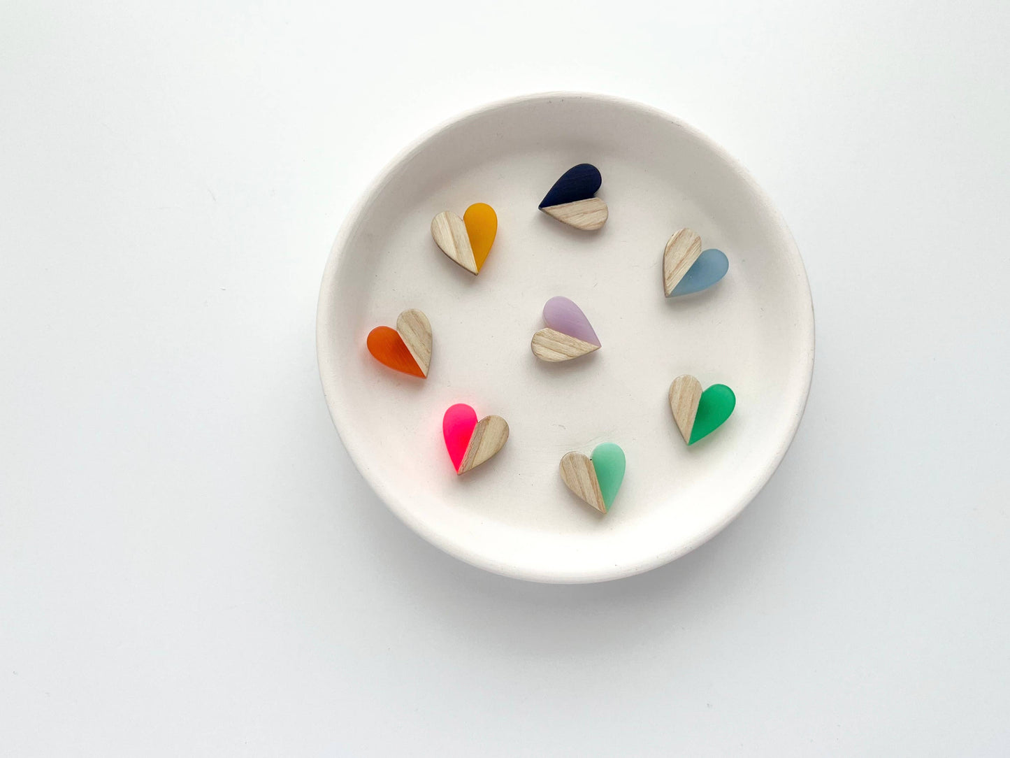 Magnetic Heart Needle Minder – Wood & Resin Needle Holder for Embroidery, Cross Stitch & Sewing