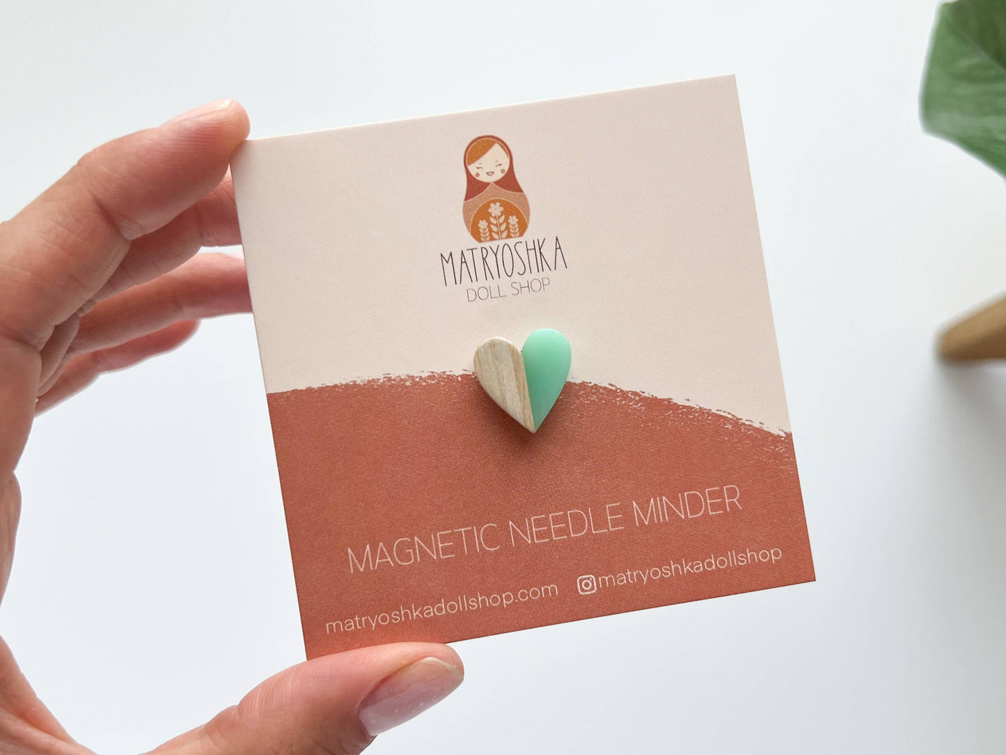 Magnetic Heart Needle Minder – Wood & Resin Needle Holder for Embroidery, Cross Stitch & Sewing