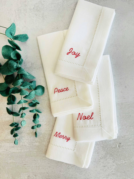 🎄 Embroidered Holiday Linen Napkins – Set of 4 (Joy, Merry, Peace, Noel)