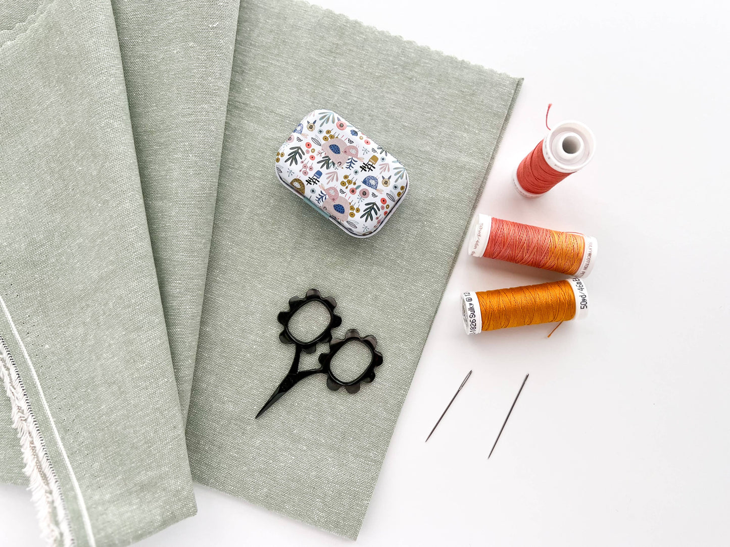 Magnetic Needle Tin – Floral Sewing Storage Box for Embroidery, Cross Stitch & Quilting