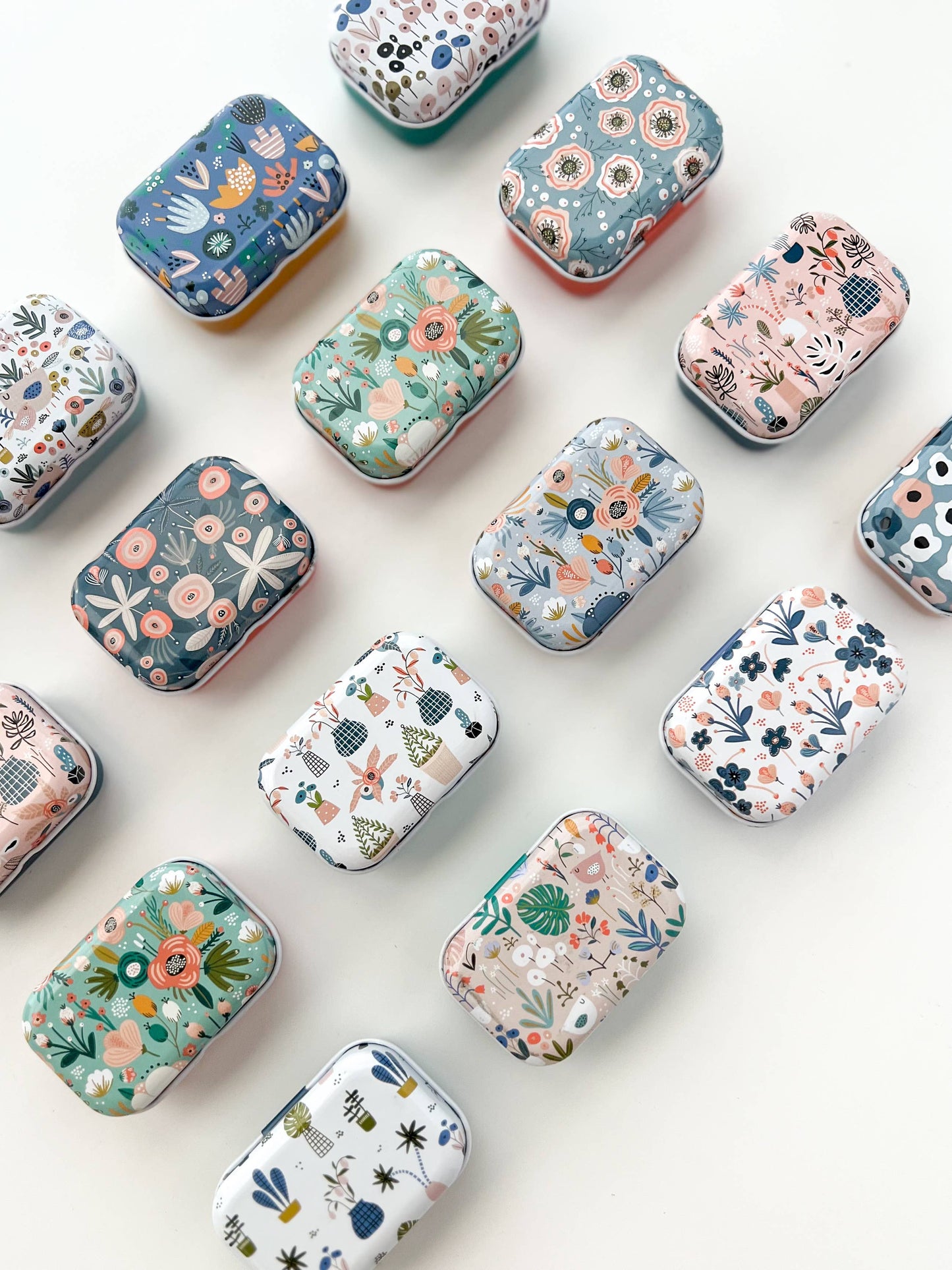 Magnetic Needle Tin – Floral Sewing Storage Box for Embroidery, Cross Stitch & Quilting