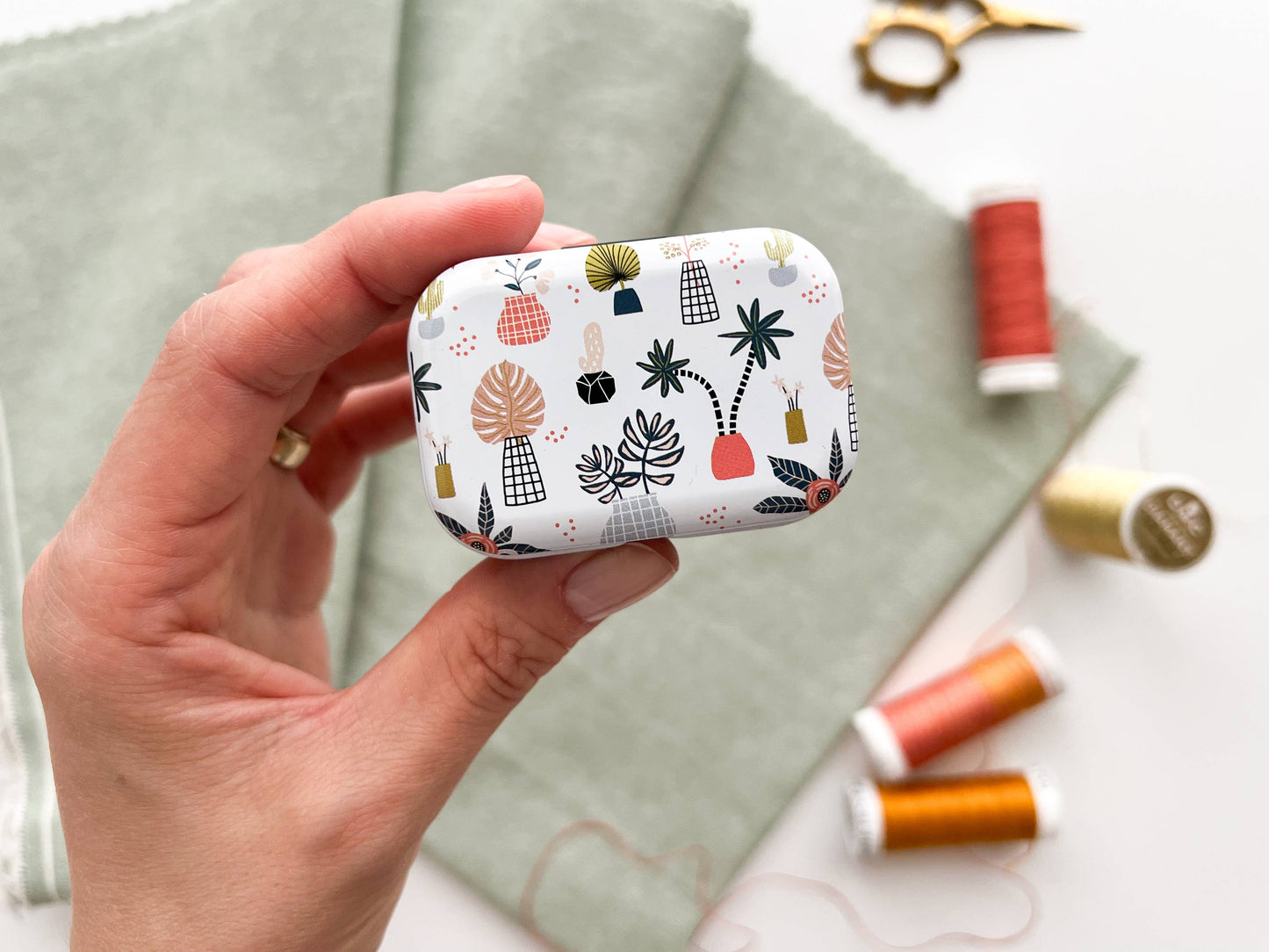 Magnetic Needle Tin – Floral Sewing Storage Box for Embroidery, Cross Stitch & Quilting