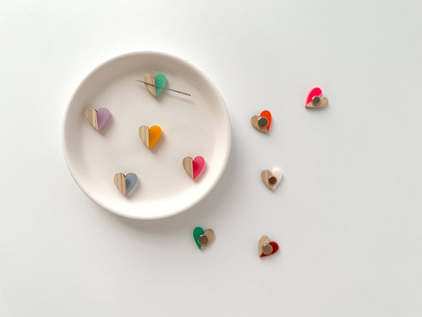 Magnetic Heart Needle Minder – Wood & Resin Needle Holder for Embroidery, Cross Stitch & Sewing