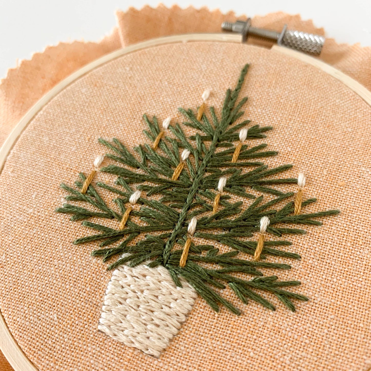 Christmas Tree Embroidery Kit – Beginner-Friendly Holiday Craft with Hoop, Threads & Printed Fabric