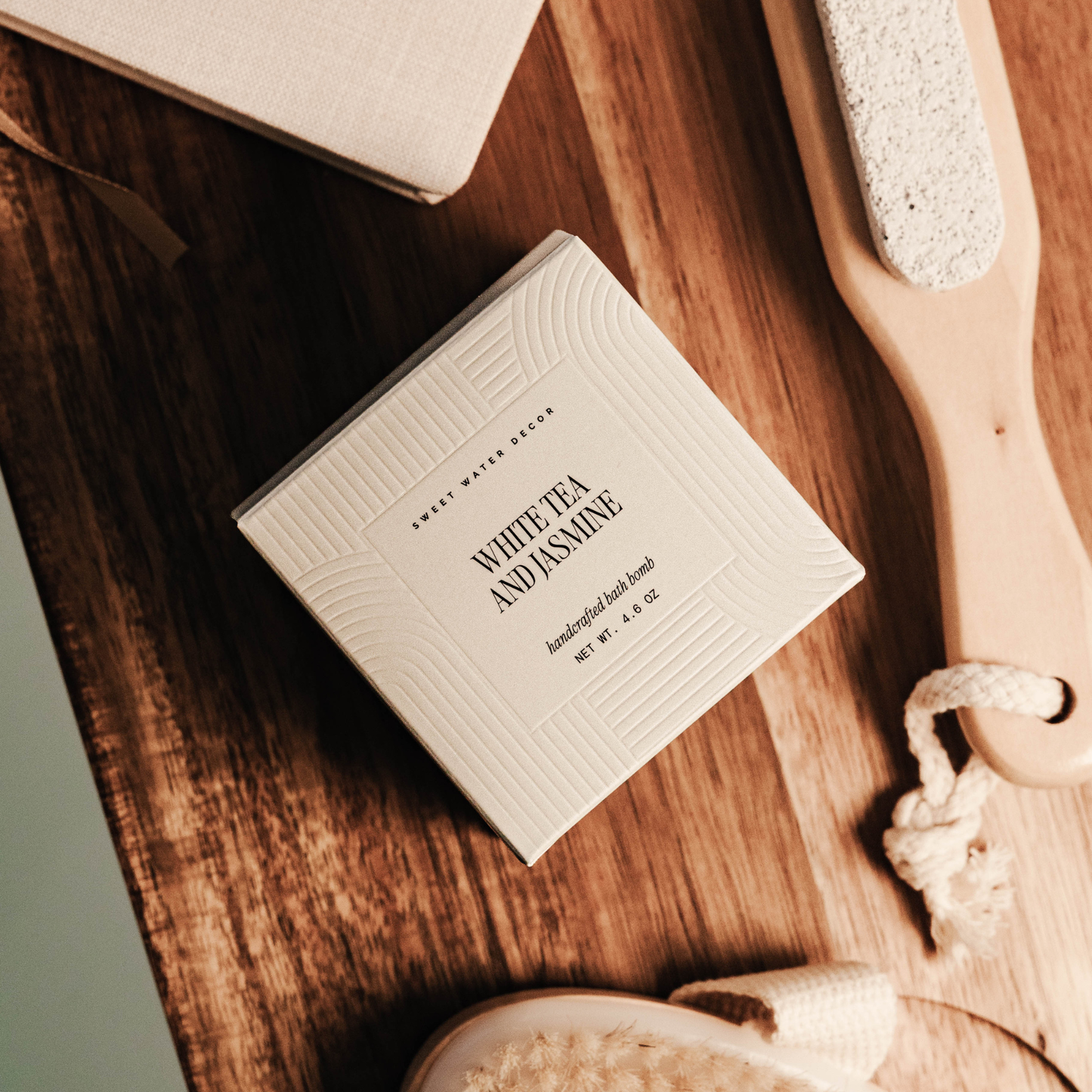 White Tea + Jasmine 4.6 oz Bath Bomb