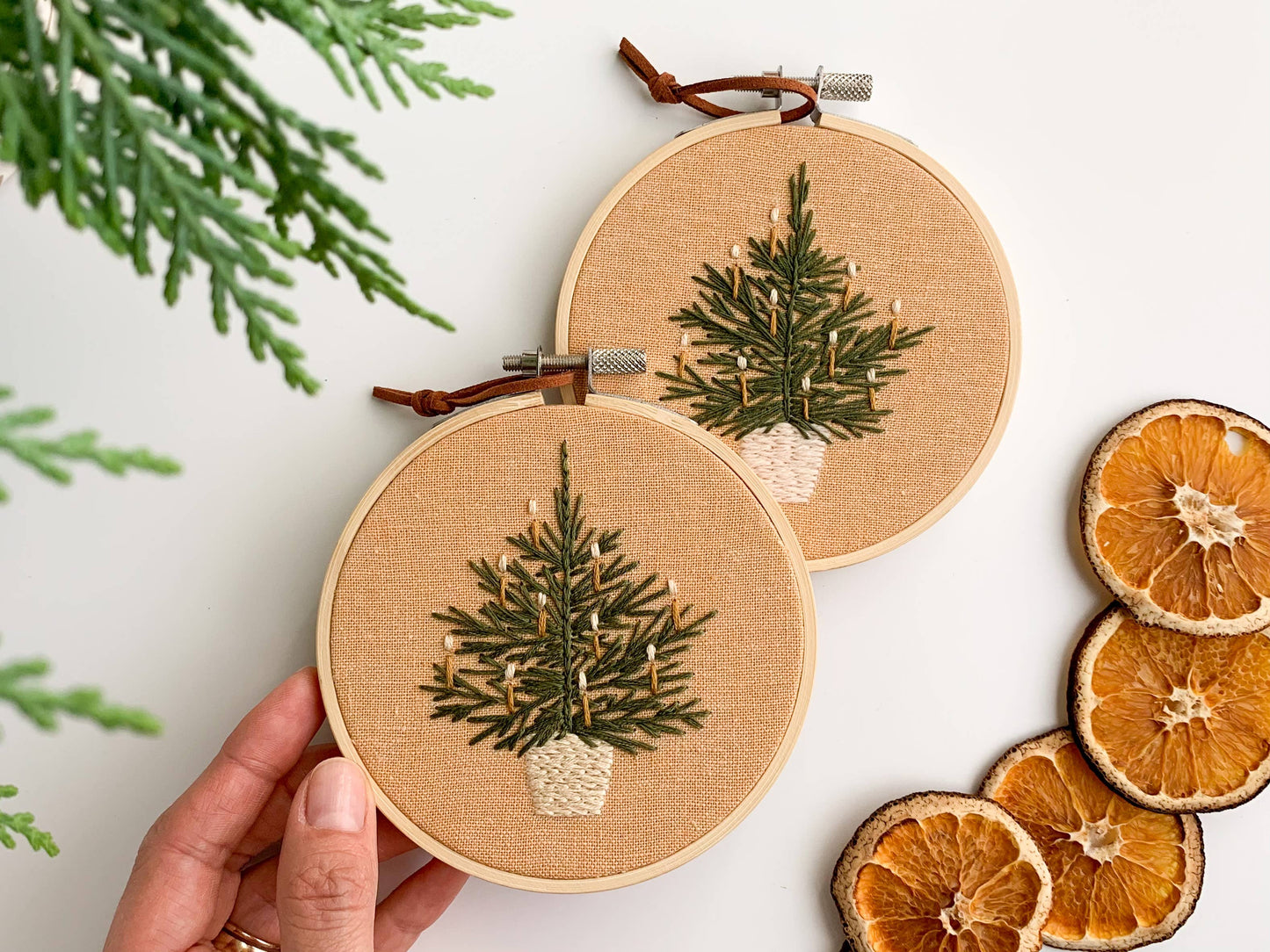 Christmas Tree Embroidery Kit – Beginner-Friendly Holiday Craft with Hoop, Threads & Printed Fabric