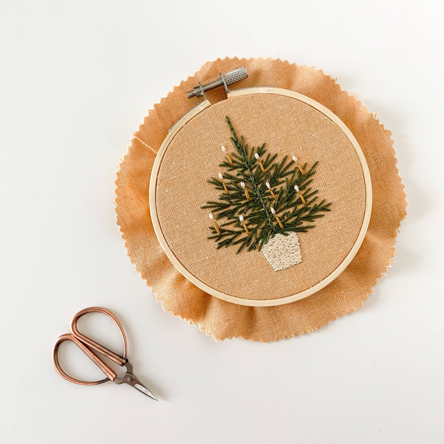 Christmas Tree Embroidery Kit – Beginner-Friendly Holiday Craft with Hoop, Threads & Printed Fabric
