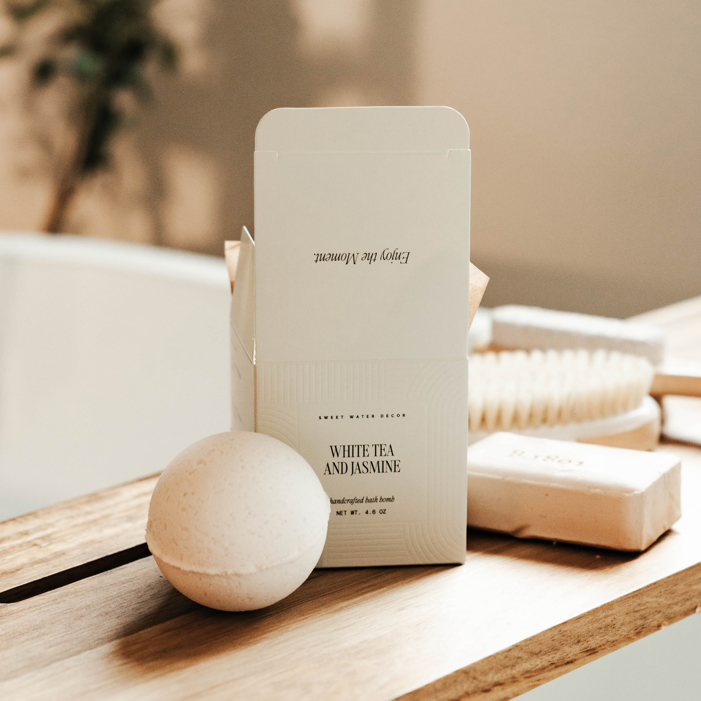 White Tea + Jasmine 4.6 oz Bath Bomb