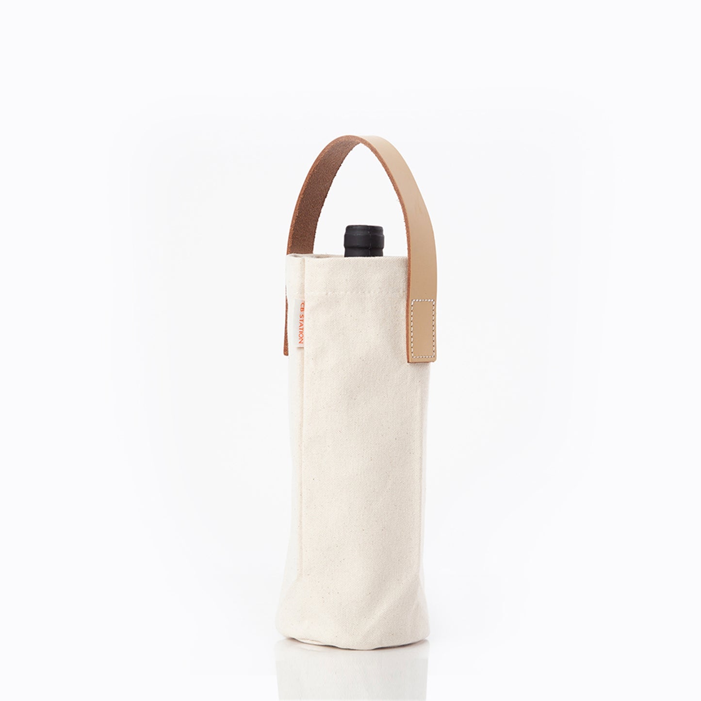 Beige wine bottle bag with brown handle on a white background